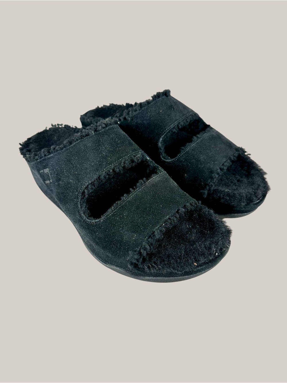 NWT Fitflop Women’s Shuv Two- Bar Shearling-Lined Suede Slides/Sandals